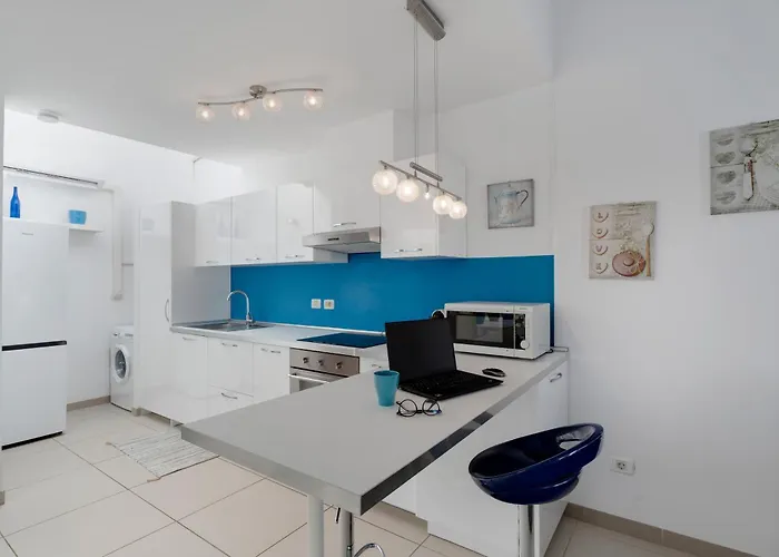 Paradise Apartment *